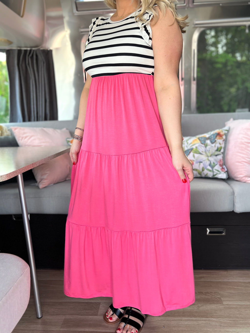 pink/black/white tiered dress V65