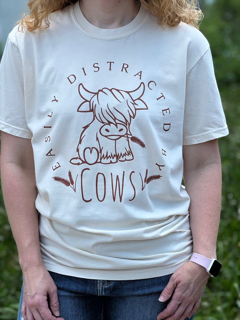 easily distracted by cows tee