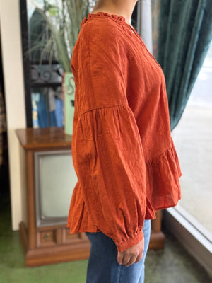 canyon red ballon sleeve top V16