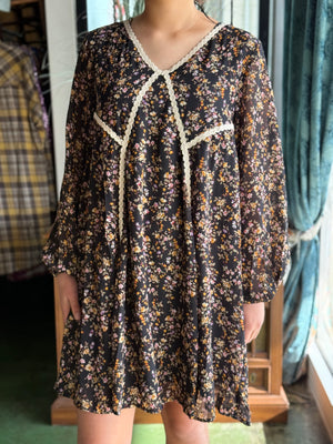 black vintage floral dress V15