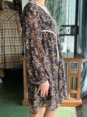 black vintage floral dress V15